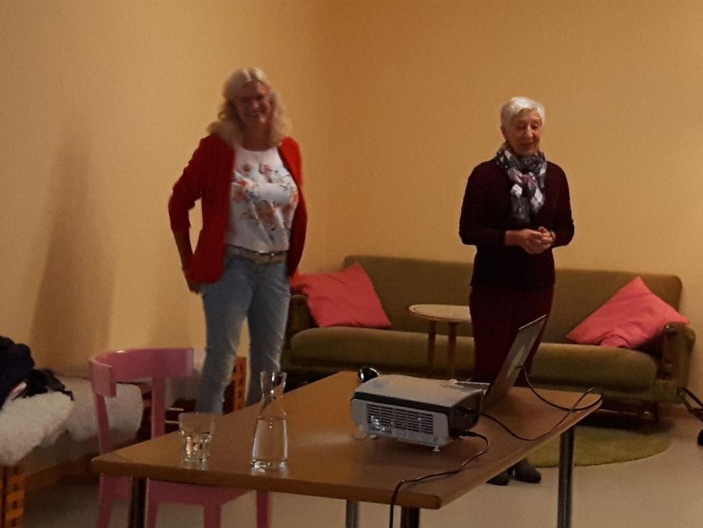 Begrüßung durch Frau Lorenz